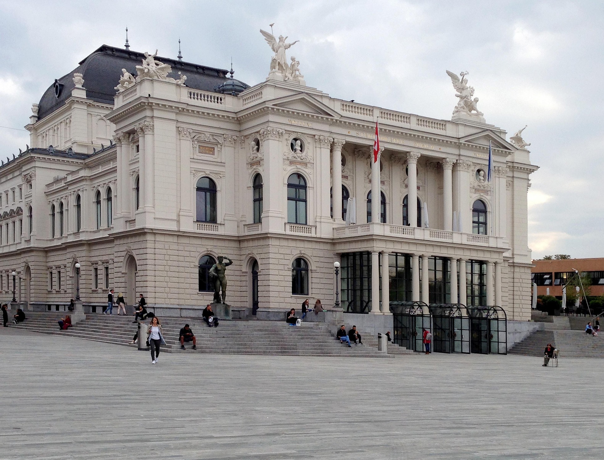 zurich-opera-house-2213766_1920